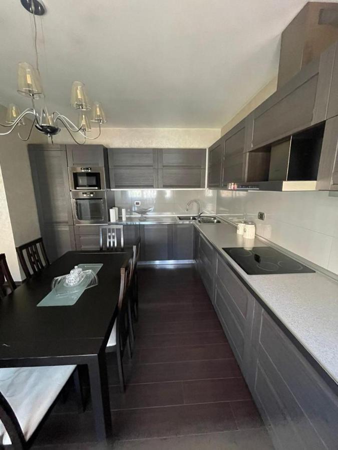 Luxury Apartment City Centre ティラナ エクステリア 写真
