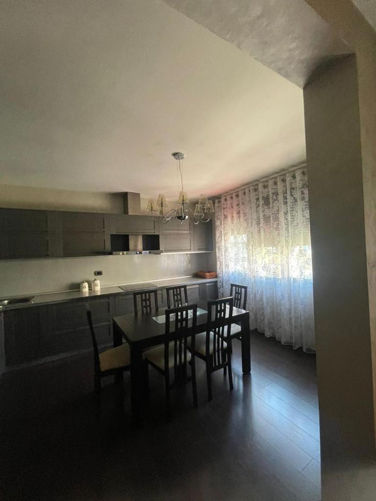 Luxury Apartment City Centre ティラナ エクステリア 写真